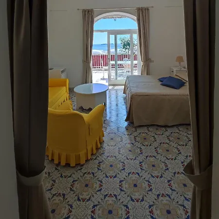 Rosa Oda ve Kahvaltı