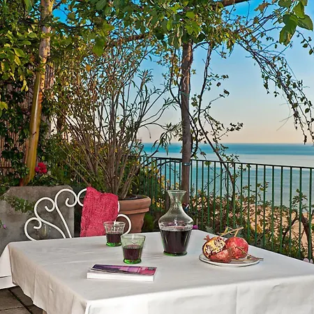 Oda ve Kahvaltı Rosa