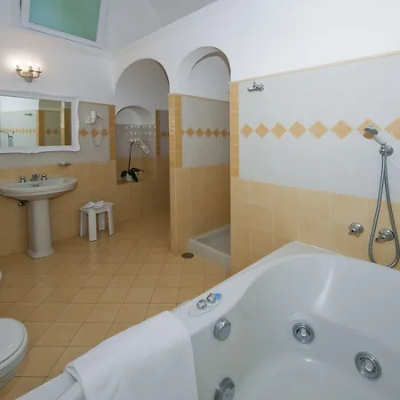 Oda ve Kahvaltı Rosa 4*